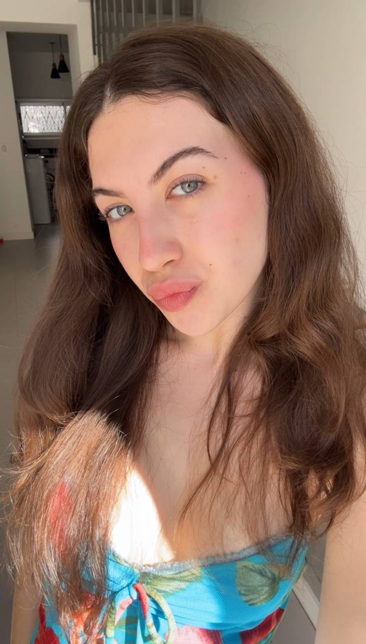 Nude girl Amber in Long Beach