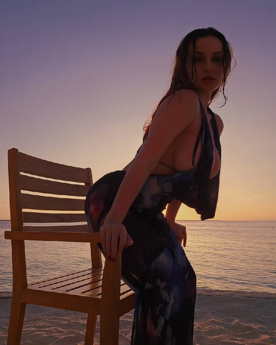 Sexy girl Miranda Faith nude in Long Beach