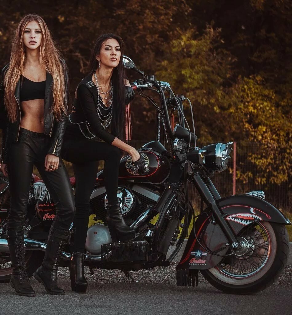 Beautiful girls and bikes in Long Beach