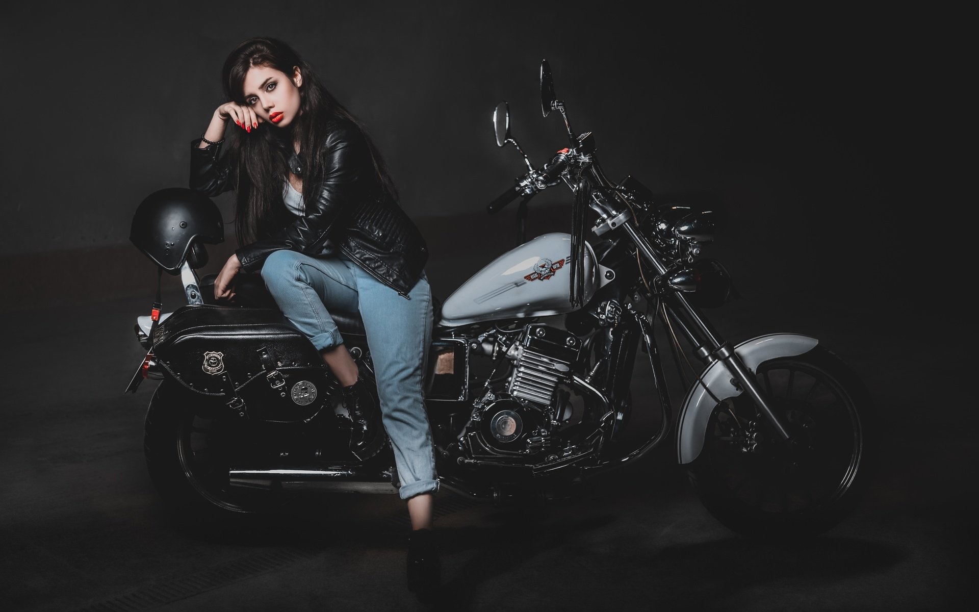 Biker girls: style and drive in Long Beach