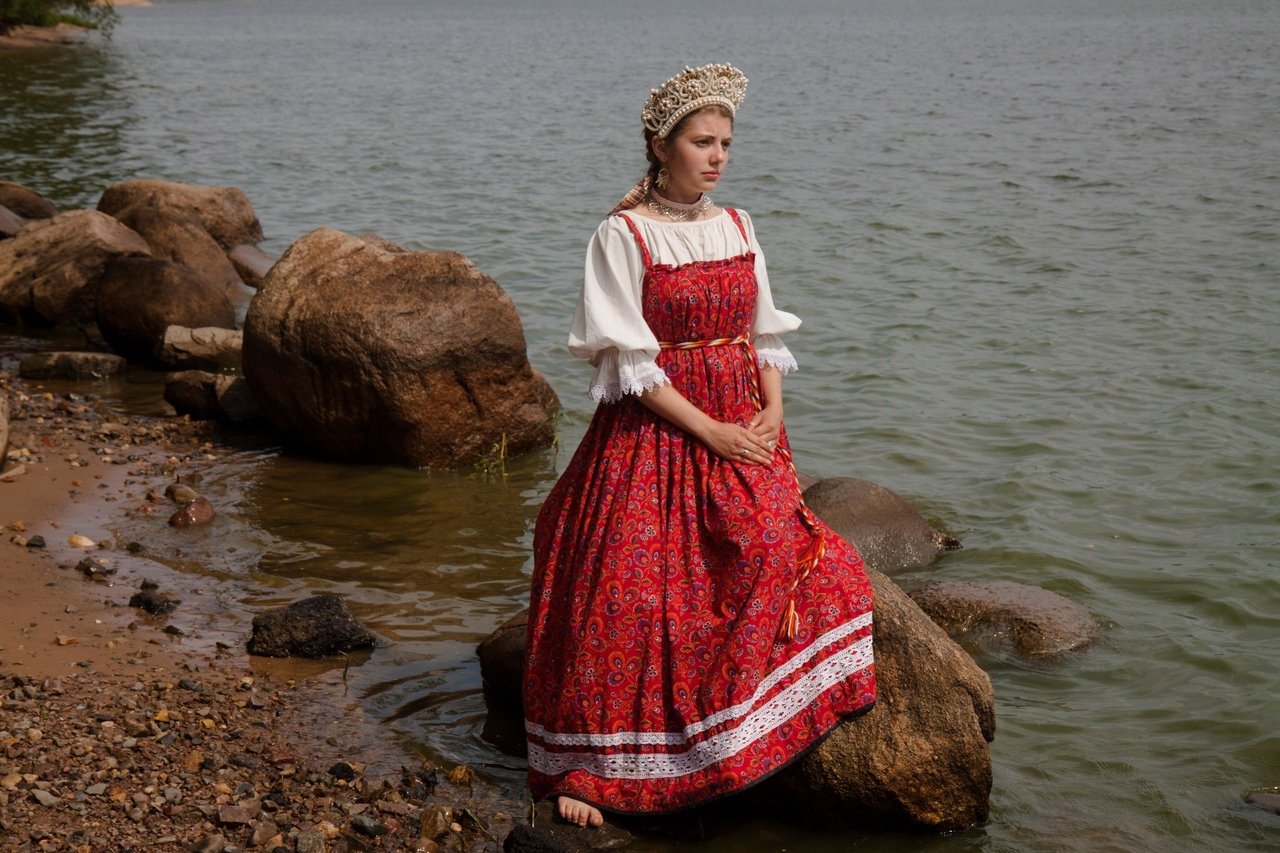 Women in Slavic costumes in Long Beach