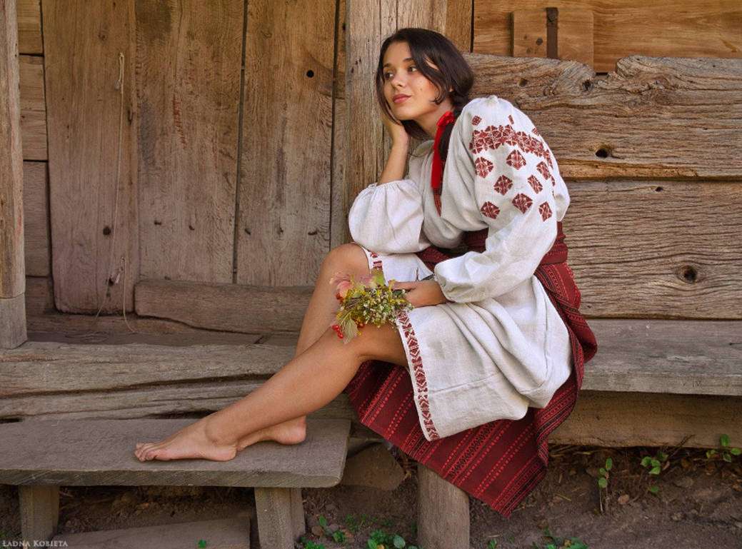 Women in Slavic costumes in Long Beach