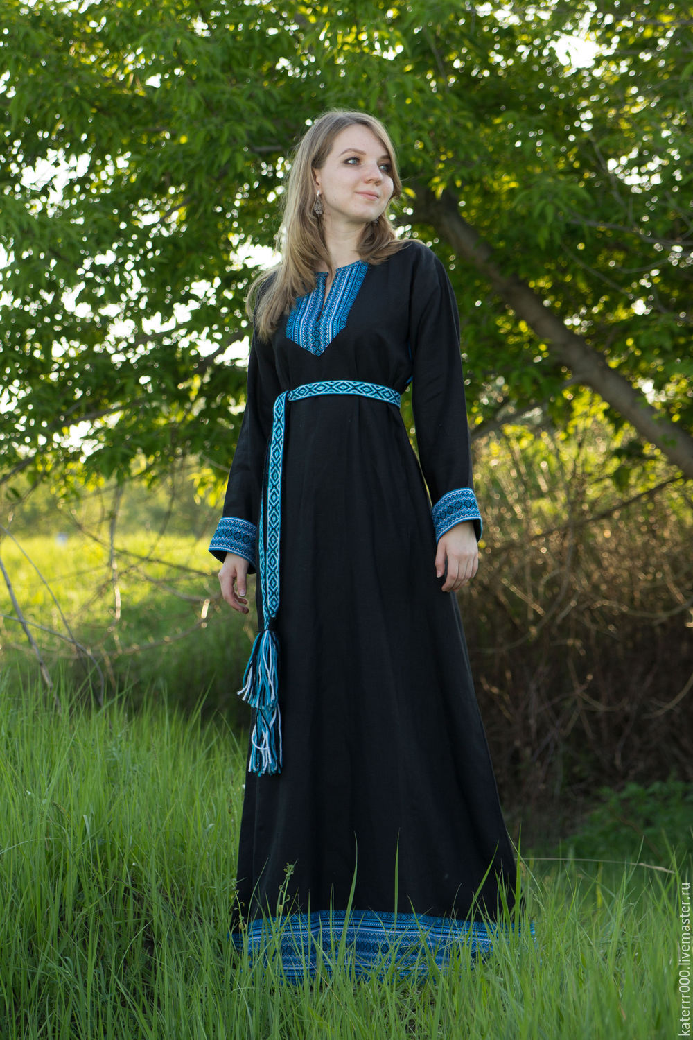 Women in Slavic costumes in Long Beach