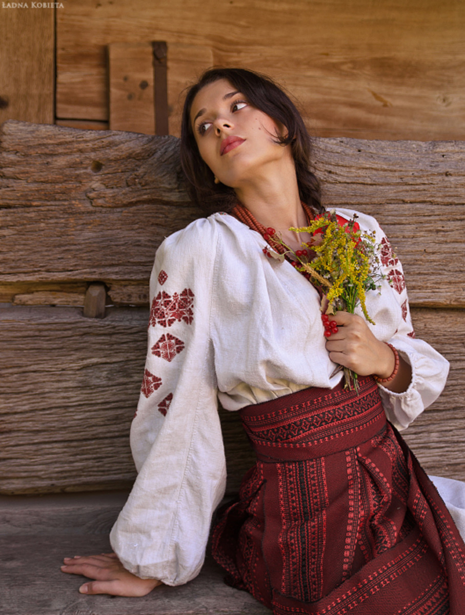 Girls in Slavic costumes in Long Beach