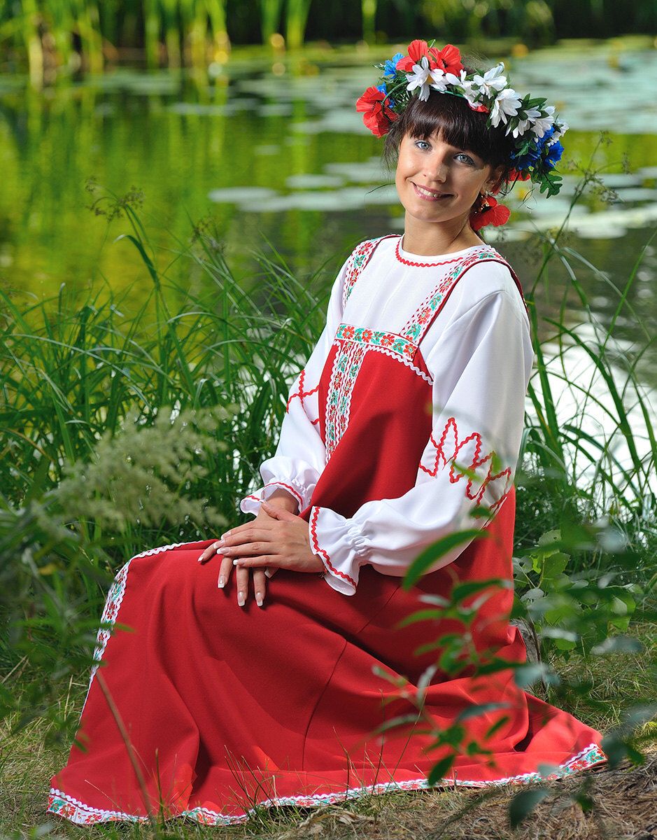 Beautiful girl Girls in Slavic costumes in Long Beach